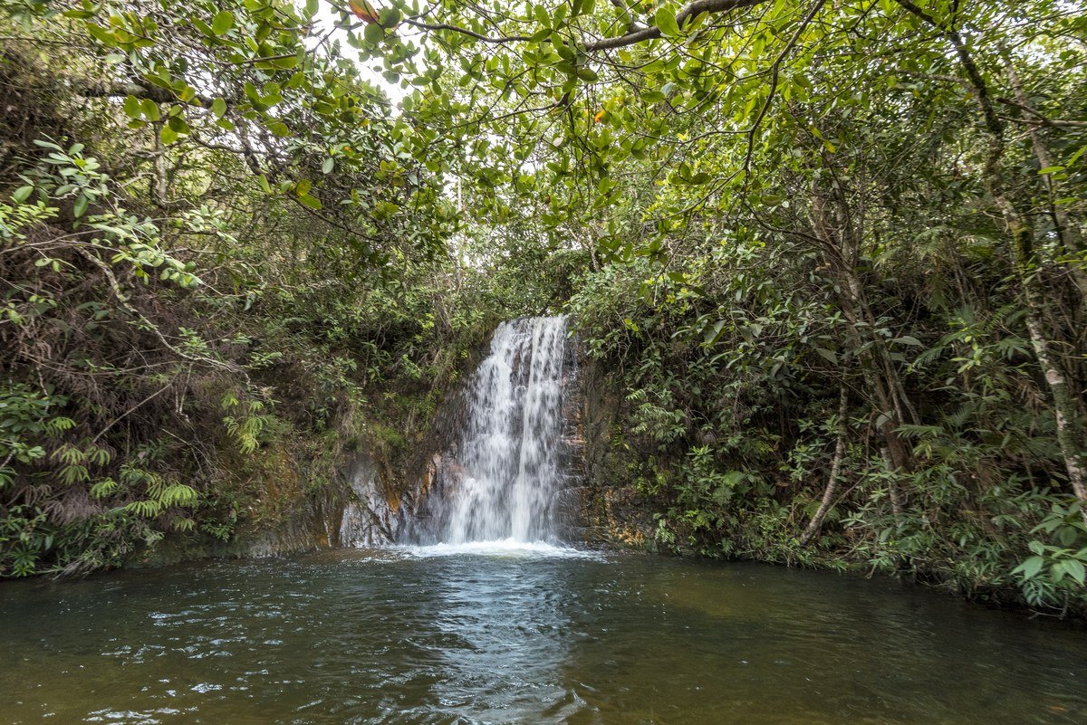 Cachoeira dos Cristais: Trilha Acessível, Deck de Yoga e Pôr do Sol em Alto Paraíso
