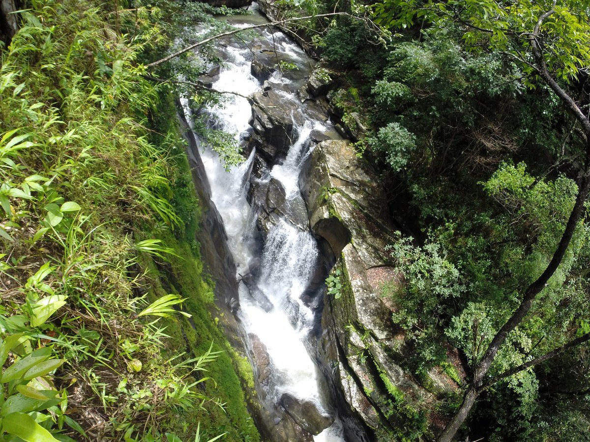 Raizama e Cânion do Rio São Miguel: Hidroterapia Natural e Fendas Rupestres